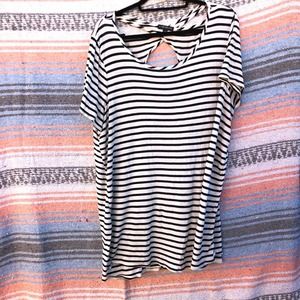 🔥3/$20🔥LANE BRYANT STRIPED TEE W/BACK CUTOUT🔥